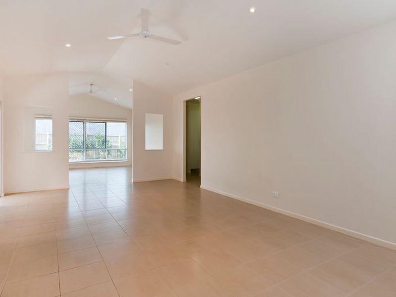 11 Botany Avenue, Redlynch QLD 4870