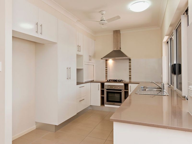 11 Botany Avenue, Redlynch QLD 4870