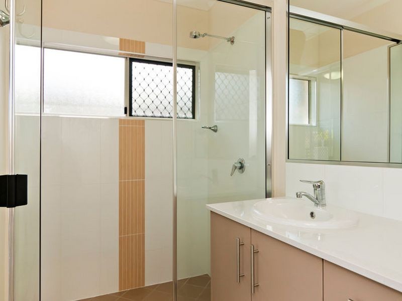 11 Botany Avenue, Redlynch QLD 4870