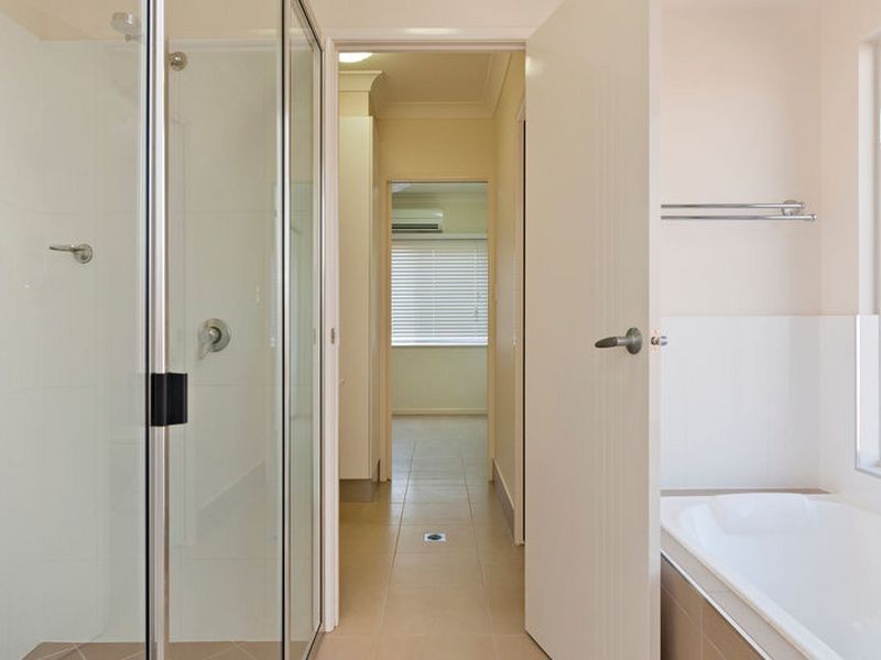 11 Botany Avenue, Redlynch QLD 4870