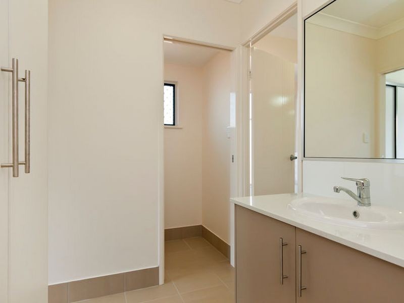 11 Botany Avenue, Redlynch QLD 4870