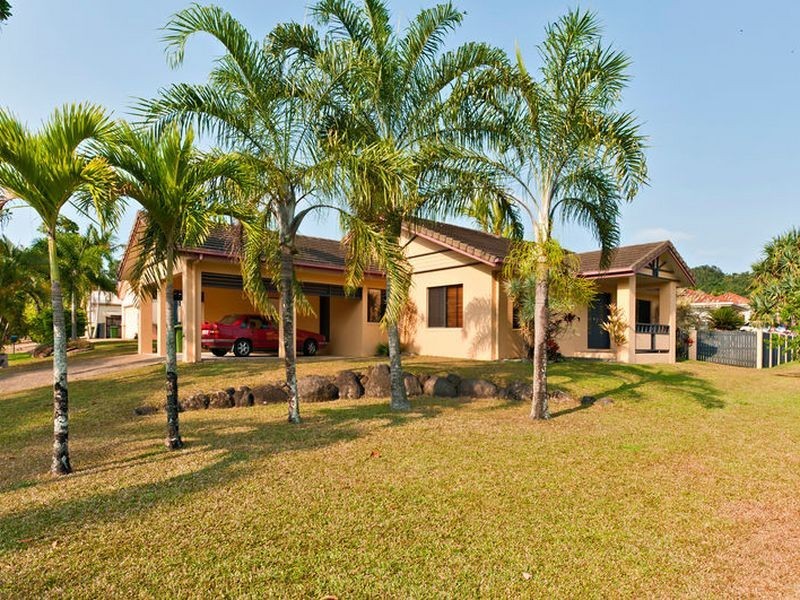 2 Greenford  Close, Brinsmead QLD 4870