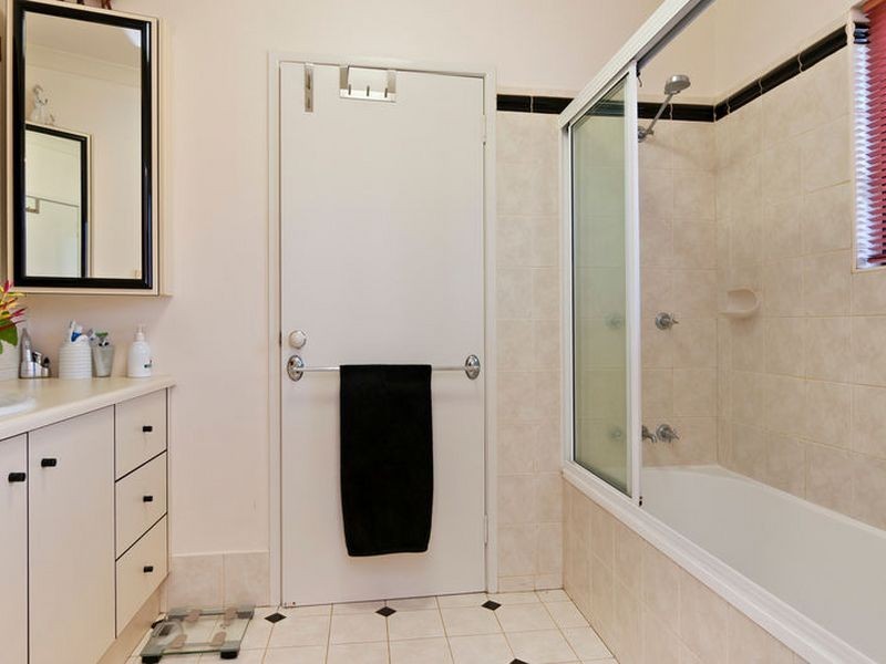 2 Greenford  Close, Brinsmead QLD 4870
