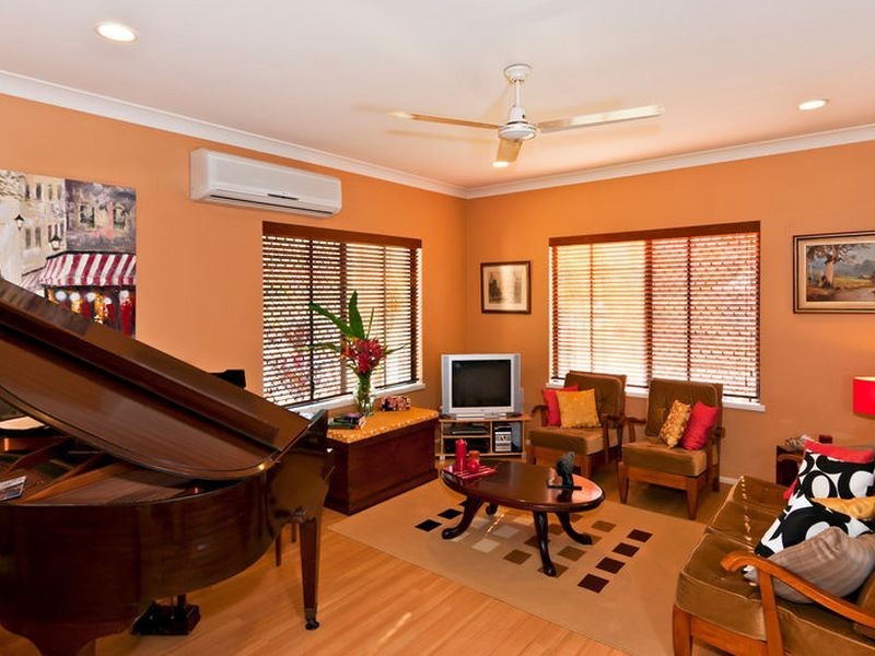 2 Greenford  Close, Brinsmead QLD 4870
