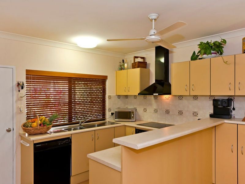2 Greenford  Close, Brinsmead QLD 4870