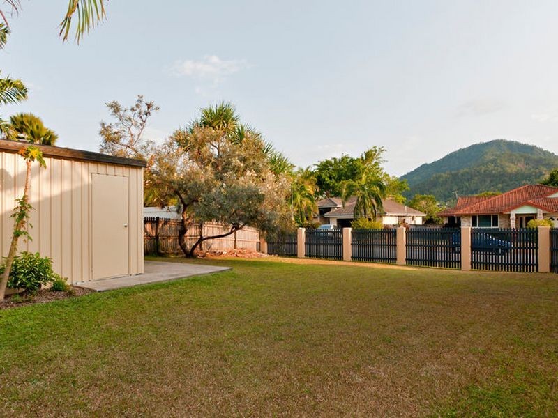 2 Greenford  Close, Brinsmead QLD 4870