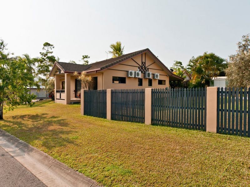 2 Greenford  Close, Brinsmead QLD 4870
