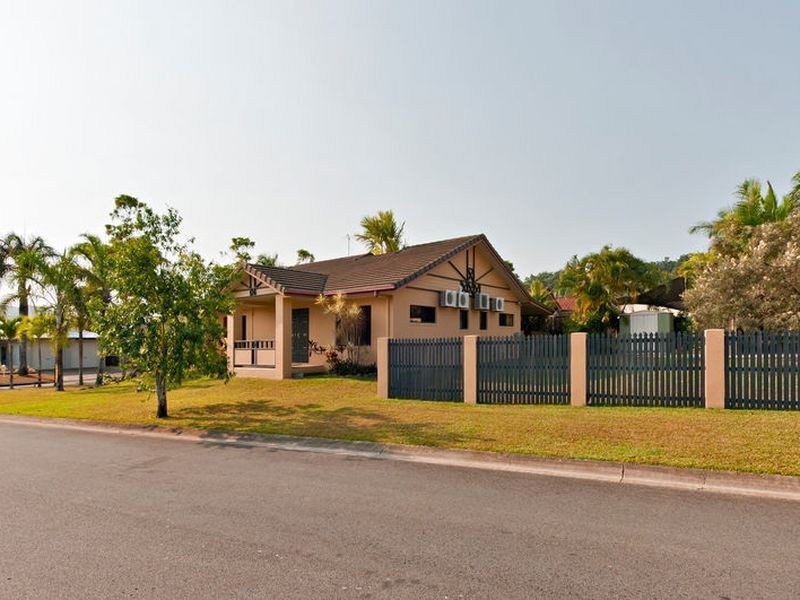 2 Greenford  Close, Brinsmead QLD 4870
