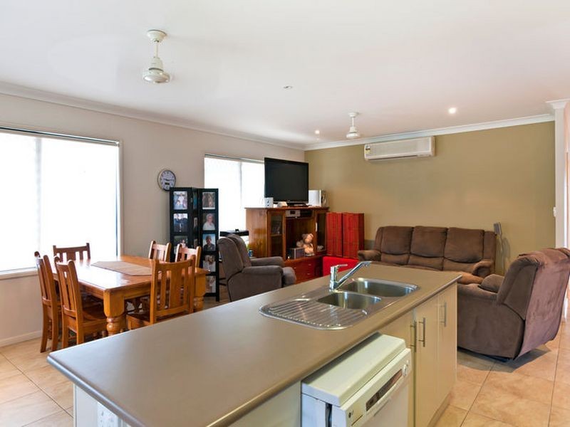 23 Roderick Street, Bentley Park QLD 4869