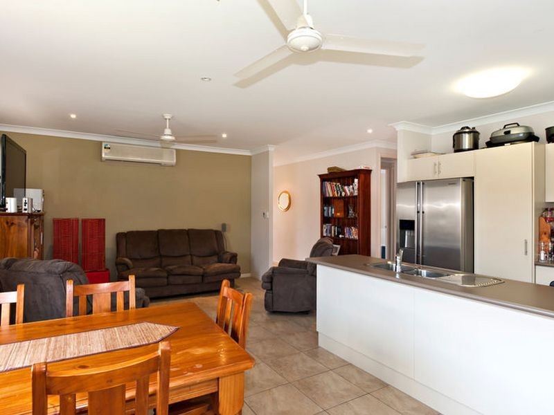 23 Roderick Street, Bentley Park QLD 4869