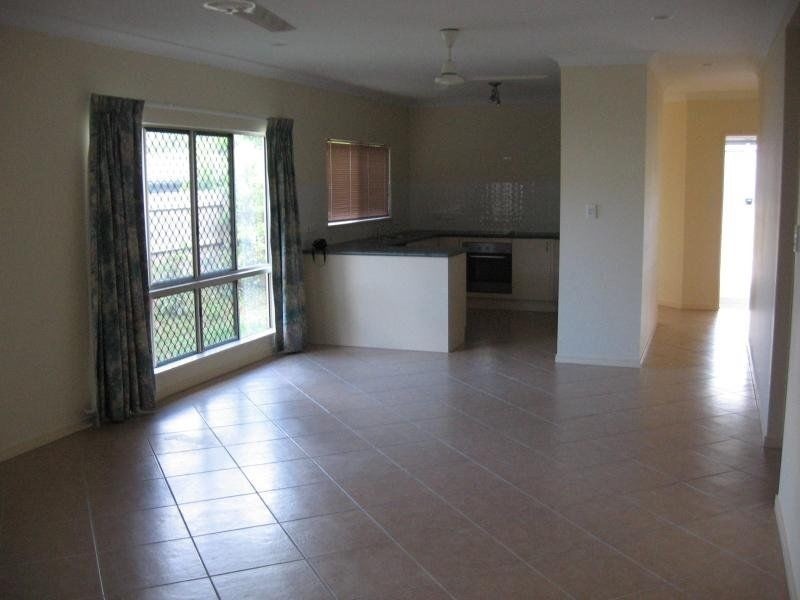 6 Wheatley Avenue, Bentley Park QLD 4869