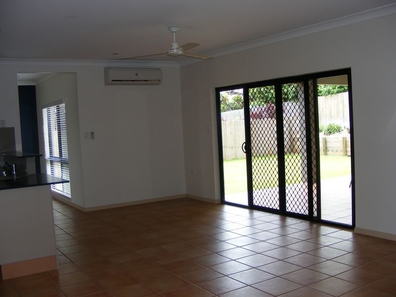 11 Abington Close, Redlynch QLD 4870