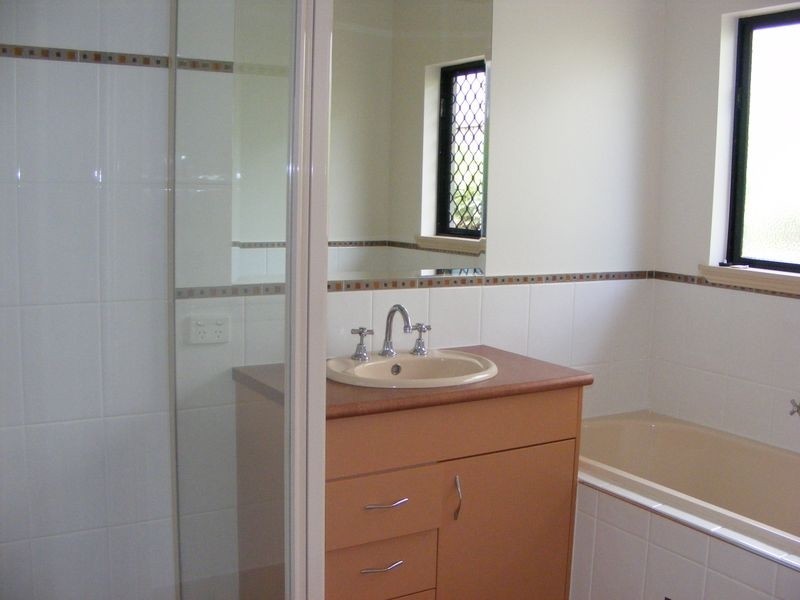 11 Abington Close, Redlynch QLD 4870