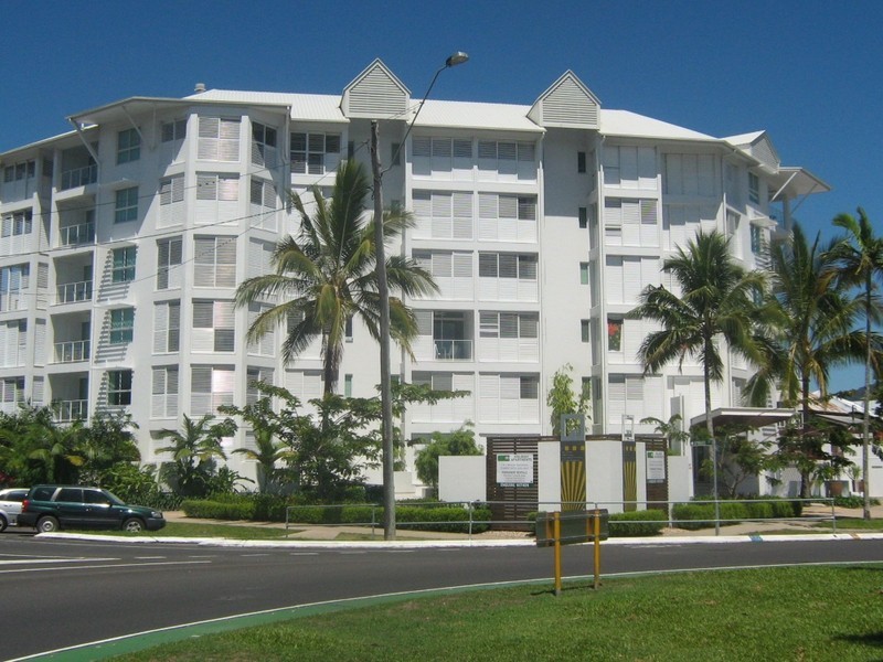 3/201 Lake Street, Aeroglen QLD 4870