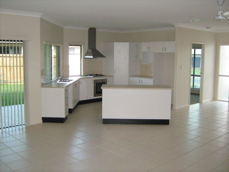 5 Calvert Close, Bentley Park QLD 4869