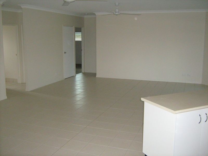 5 Calvert Close, Bentley Park QLD 4869