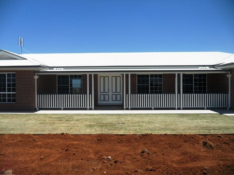 98-100 Rosella Parade, Kingaroy QLD 4610