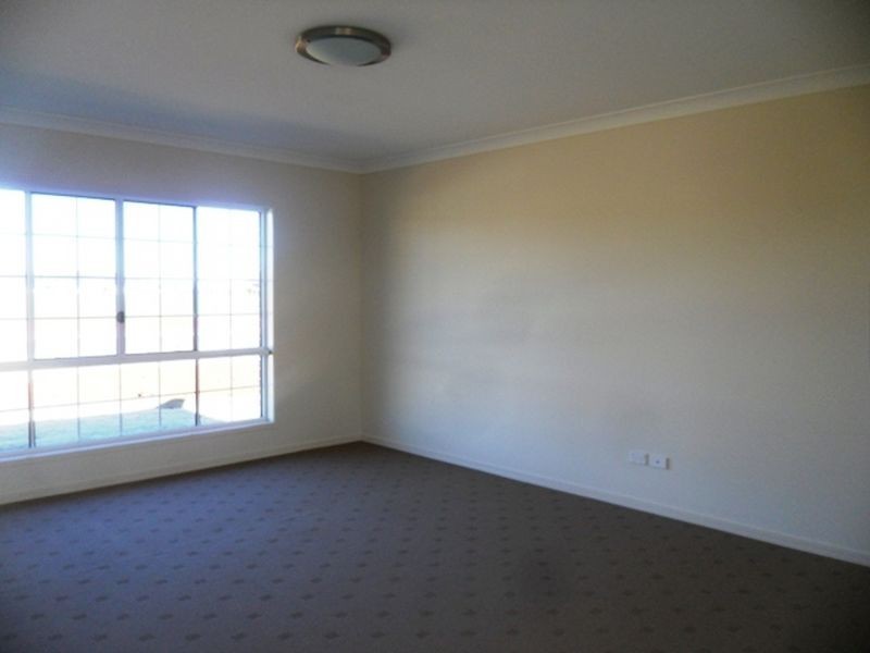 98-100 Rosella Parade, Kingaroy QLD 4610