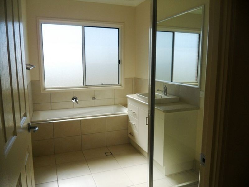 98-100 Rosella Parade, Kingaroy QLD 4610