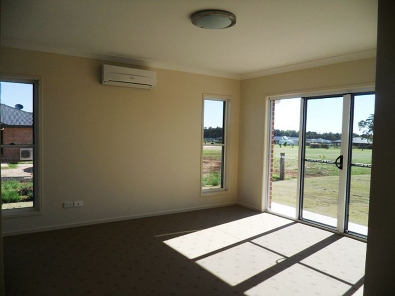 98-100 Rosella Parade, Kingaroy QLD 4610