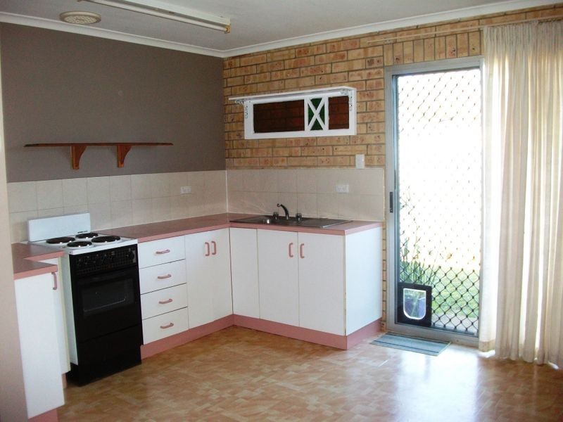 8/88 Walter Road, Kingaroy QLD 4610