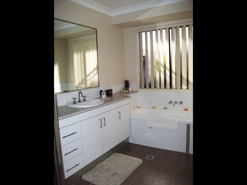 36 Sonaree Drive, Kingaroy QLD 4610