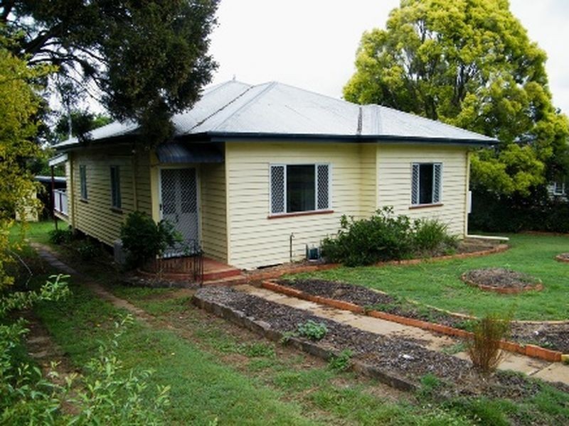 27 Fitzroy Street, Kingaroy QLD 4610