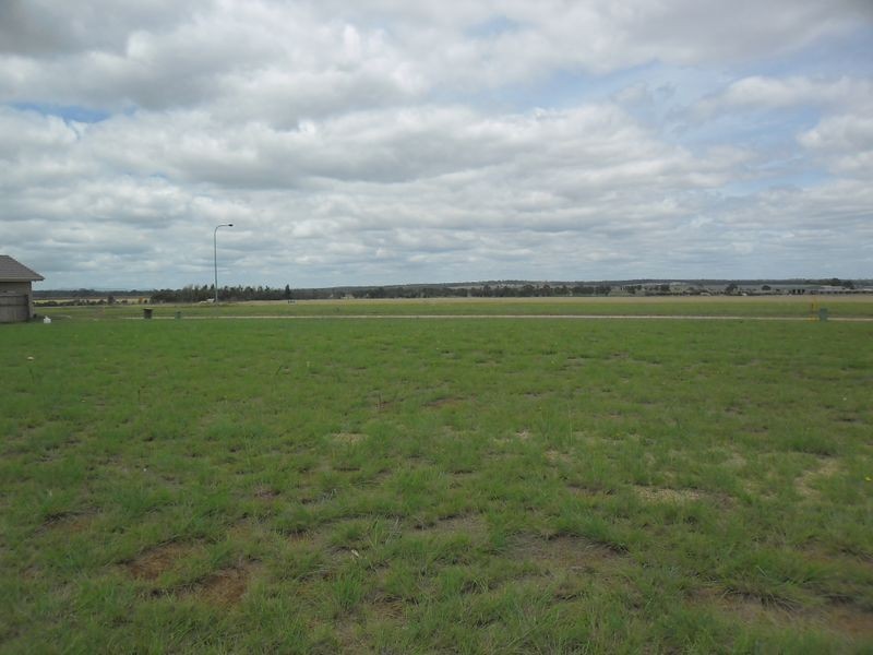 33 Oasis Drive, Kingaroy QLD 4610