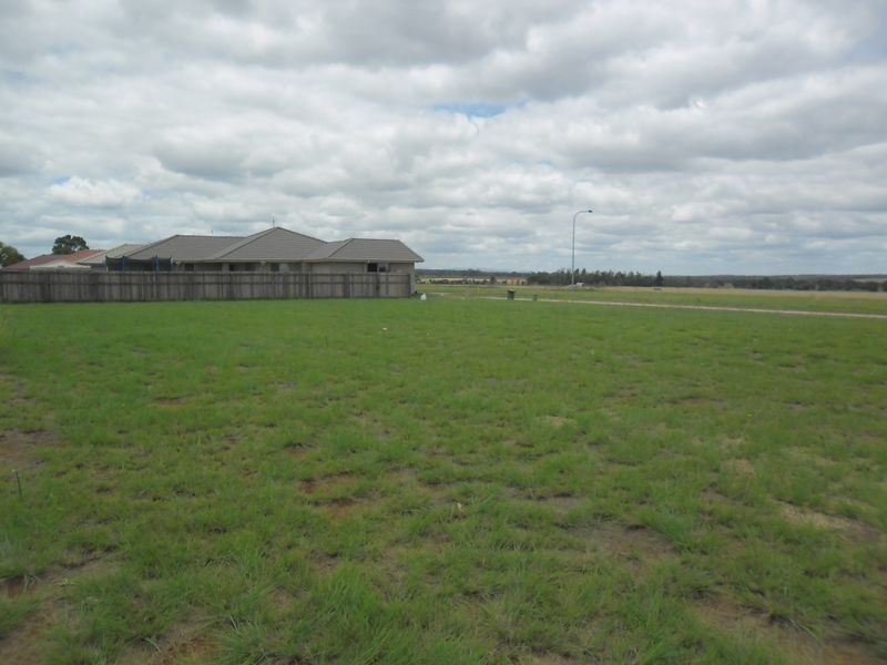 33 Oasis Drive, Kingaroy QLD 4610