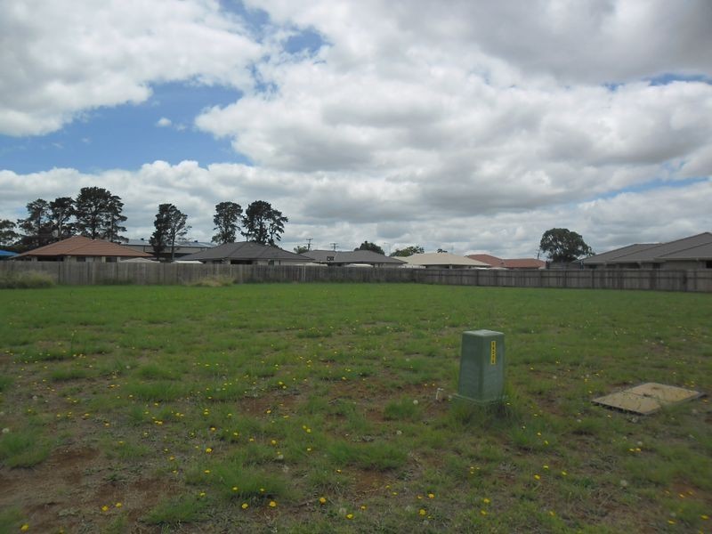 33 Oasis Drive, Kingaroy QLD 4610