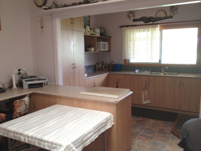 32 Transmitter Road, Wooroolin QLD 4608