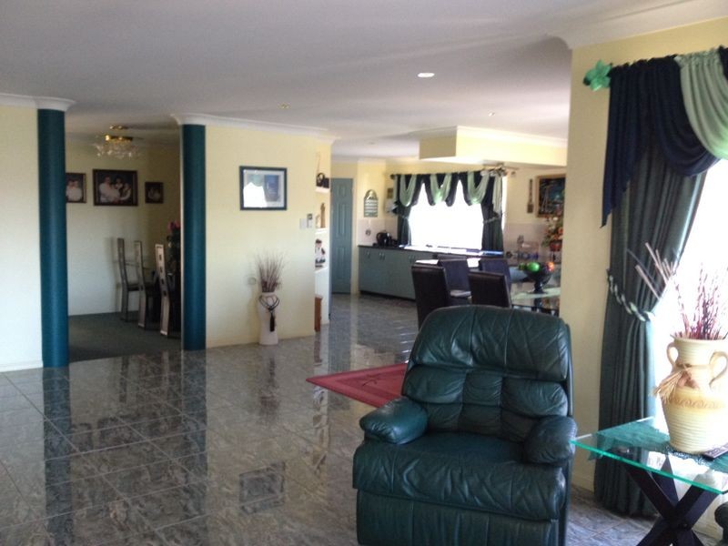 27 Adermann Drive, Kingaroy QLD 4610
