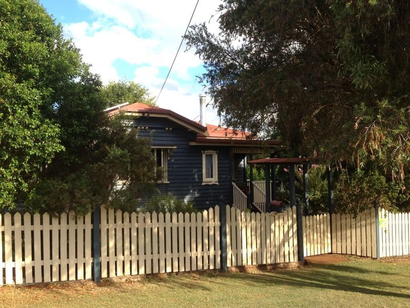 14 Gabbee Street, Kingaroy QLD 4610