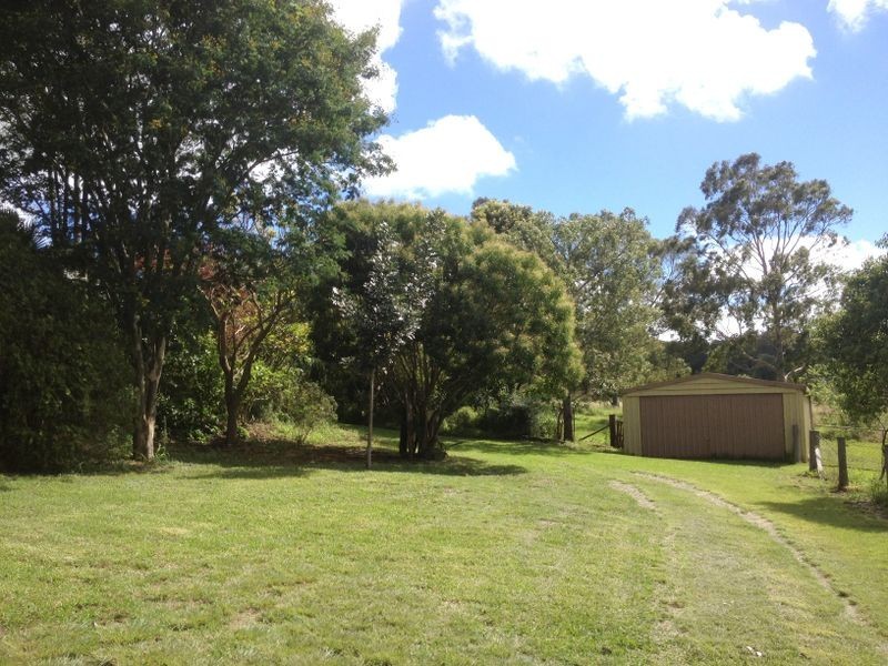 16 Ferne Road, Kingaroy QLD 4610
