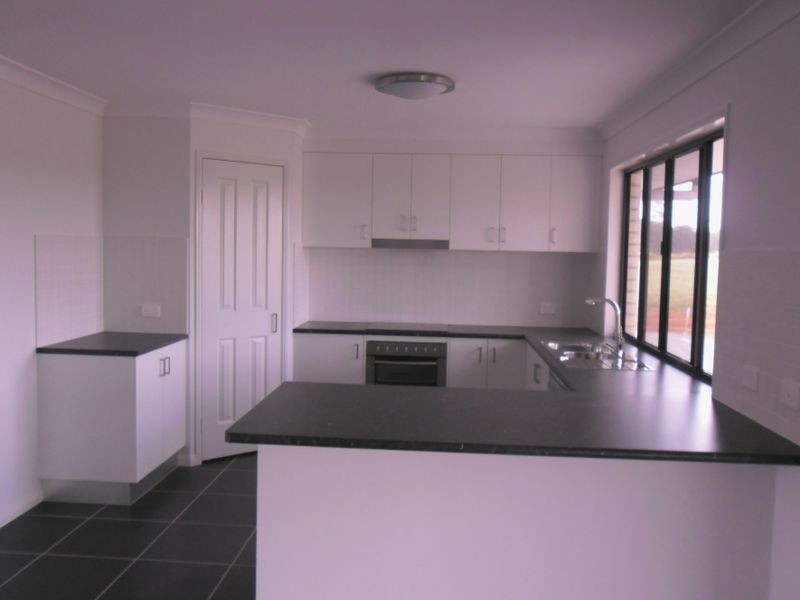 18 Peregrine Drive, Kingaroy QLD 4610