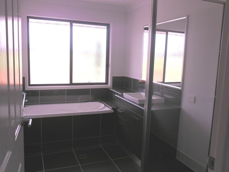 18 Peregrine Drive, Kingaroy QLD 4610