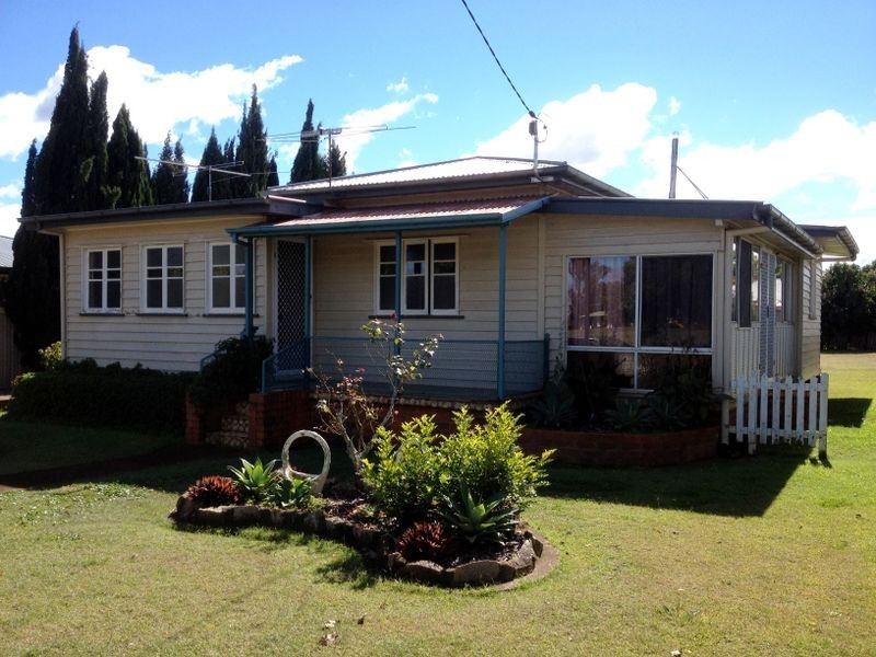 16 Gladys Street, Kingaroy QLD 4610