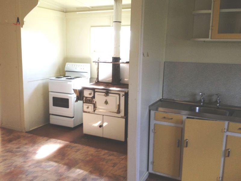 16 Gladys Street, Kingaroy QLD 4610