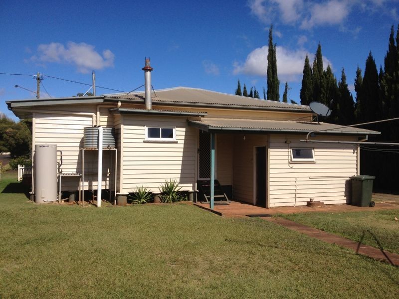 16 Gladys Street, Kingaroy QLD 4610