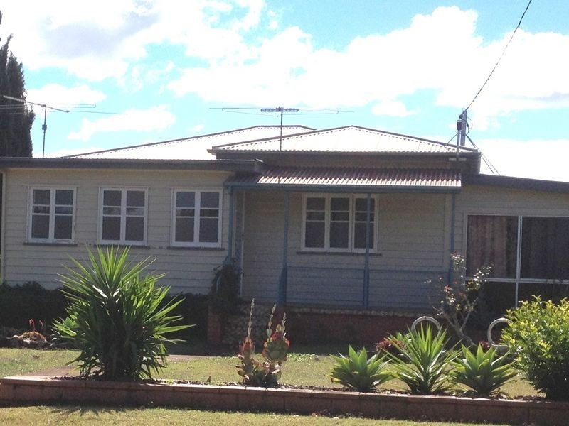 16 Gladys Street, Kingaroy QLD 4610