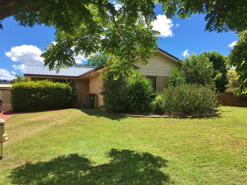 8 Raintree Ave, Kingaroy QLD 4610