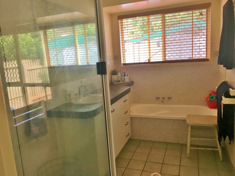 8 Raintree Ave, Kingaroy QLD 4610