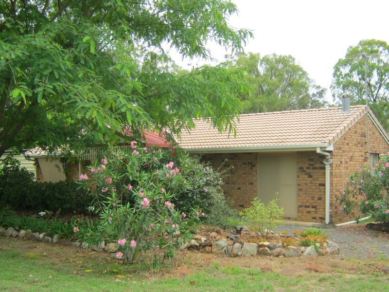 33 Pauls Parade, Ellesmere QLD 4610