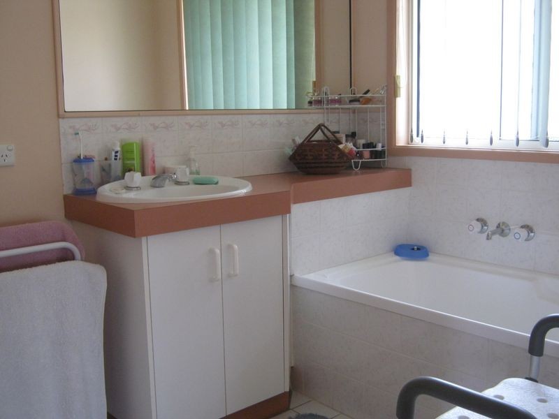 12 Burns Cres, Wondai QLD 4606