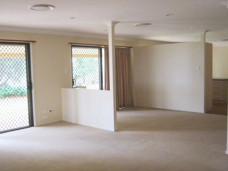 16 Hillview Pde, Kingaroy QLD 4610