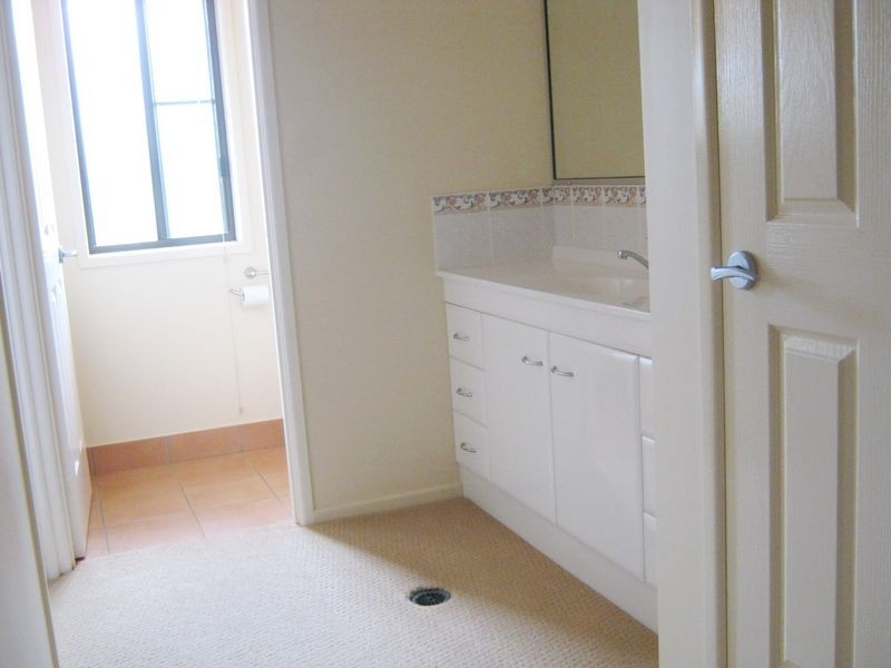 16 Hillview Pde, Kingaroy QLD 4610