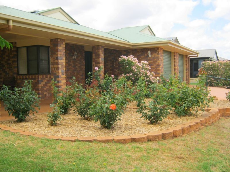 16 Hillview Pde, Kingaroy QLD 4610