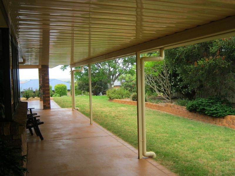 16 Hillview Pde, Kingaroy QLD 4610