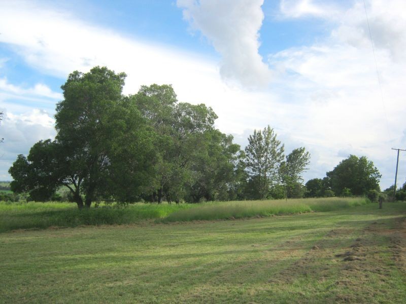 263 Hoggs Rd, Wooroolin QLD 4608