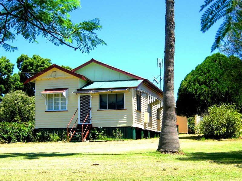 5 Gipps Street, Nanango QLD 4615